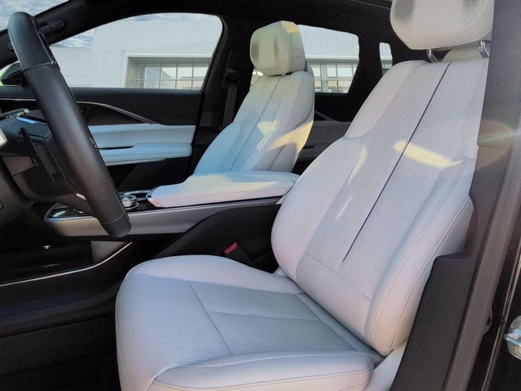 Certified 2024 Cadillac Lyriq Luxury RWD image 13