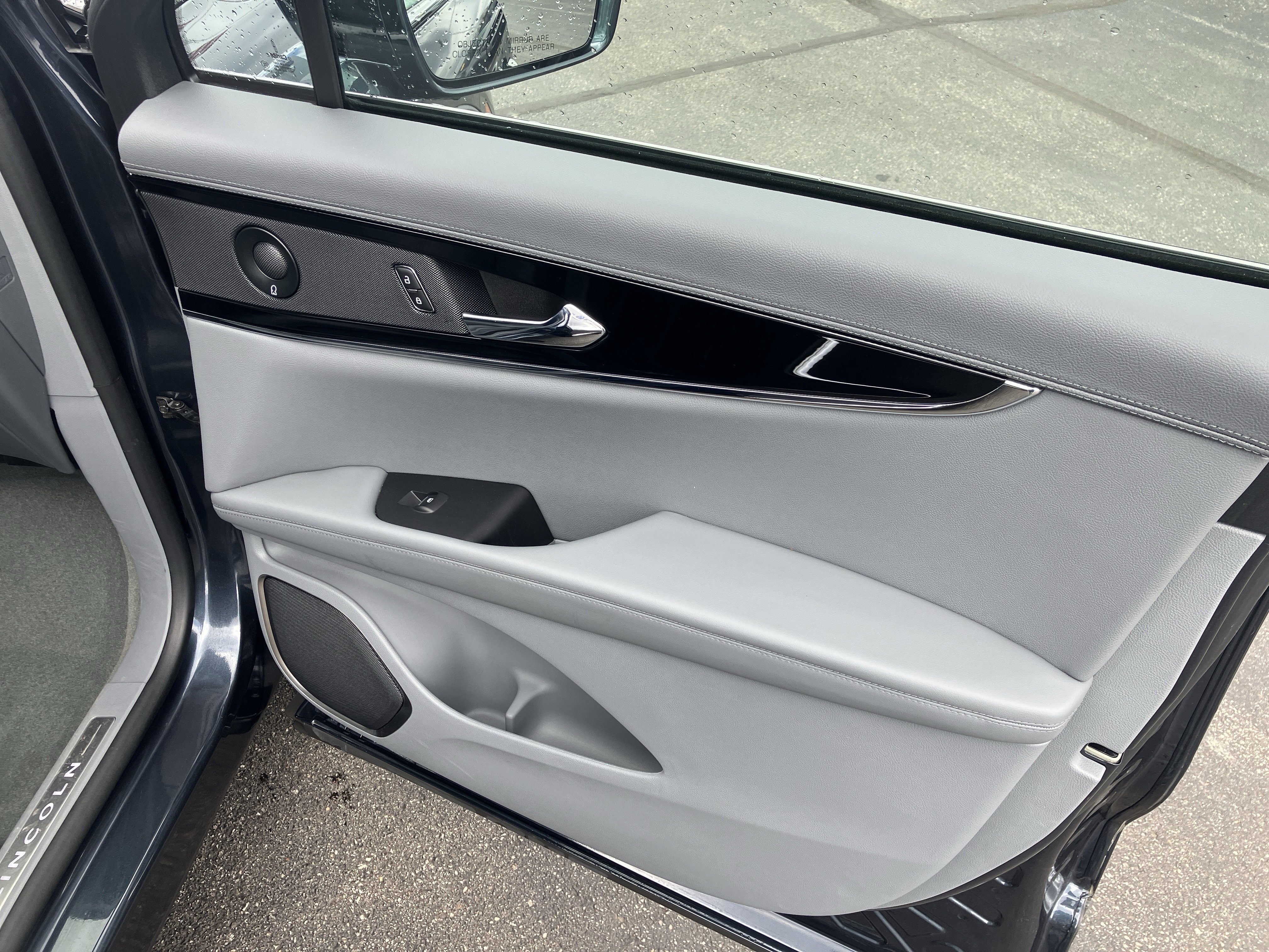 Used 2023 Lincoln Nautilus Reserve w/ Luxury Package image 10