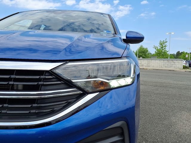 Used 2023 Volkswagen Jetta SE FWD image 9