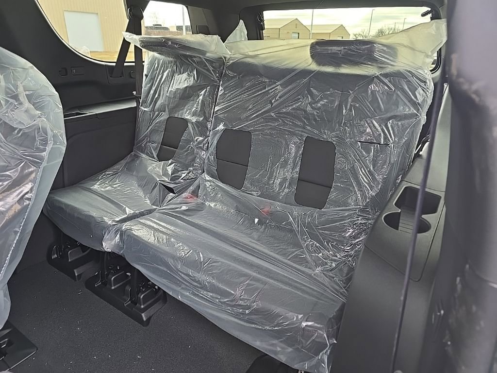 Used 2026 Chevrolet Suburban RST w/ Comfort Package AWD/4WD image 11