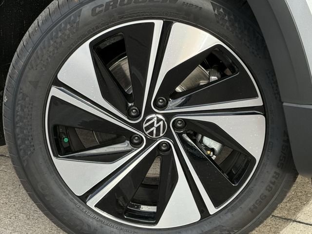 New 2026 Volkswagen Taos SE image 7