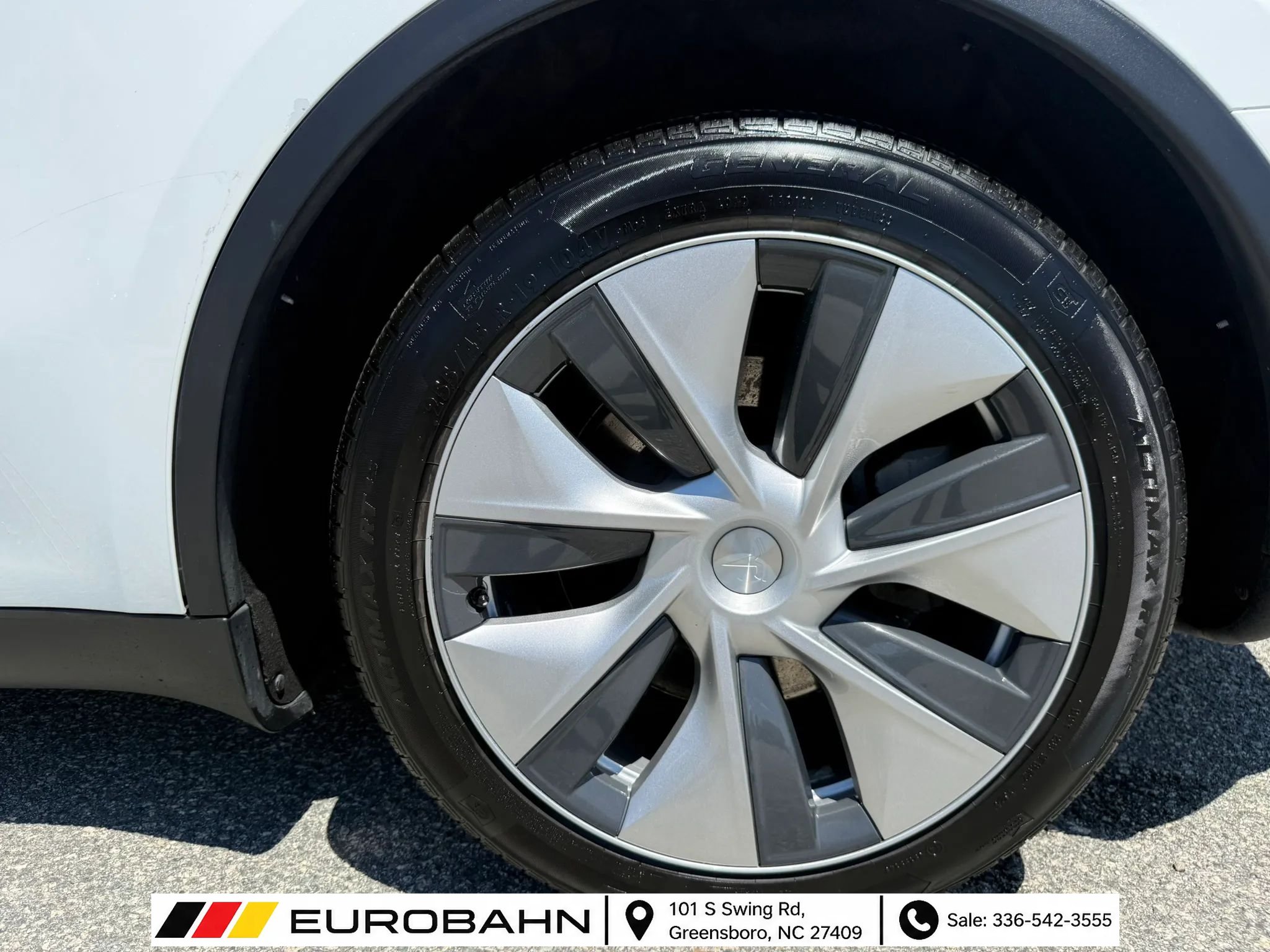 Used 2022 Tesla Model Y Long Range AWD/4WD image 26