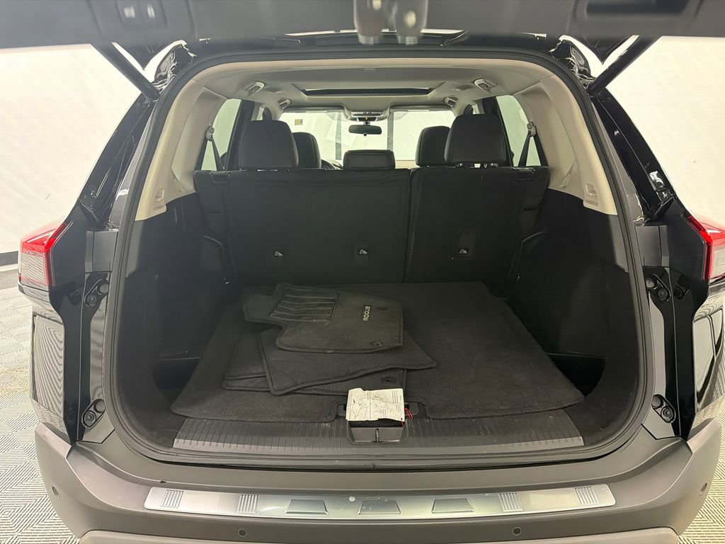 Used 2023 Nissan Rogue SV w/ SV Premium B Package image 19