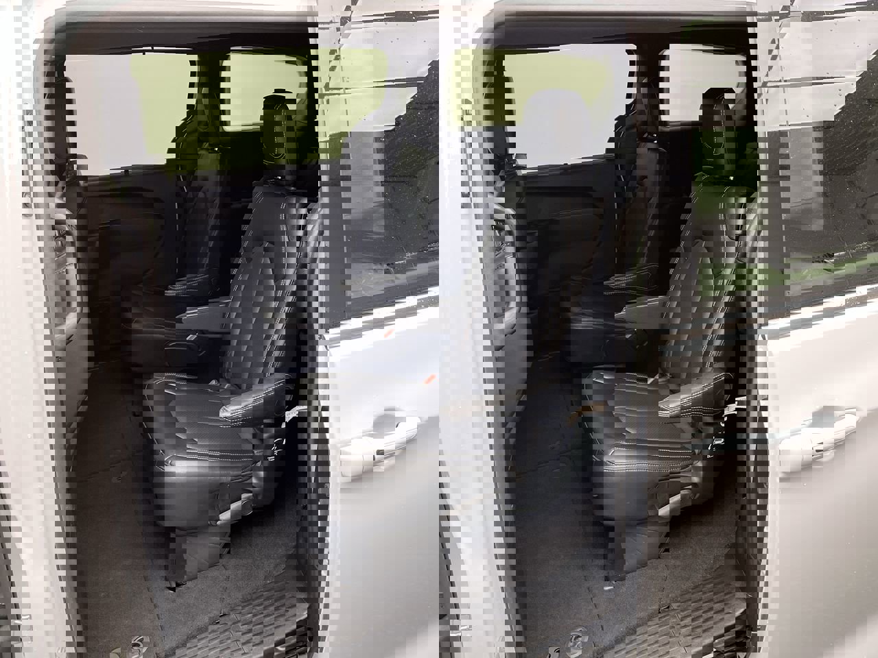 Used 2025 Chrysler Pacifica Select image 10