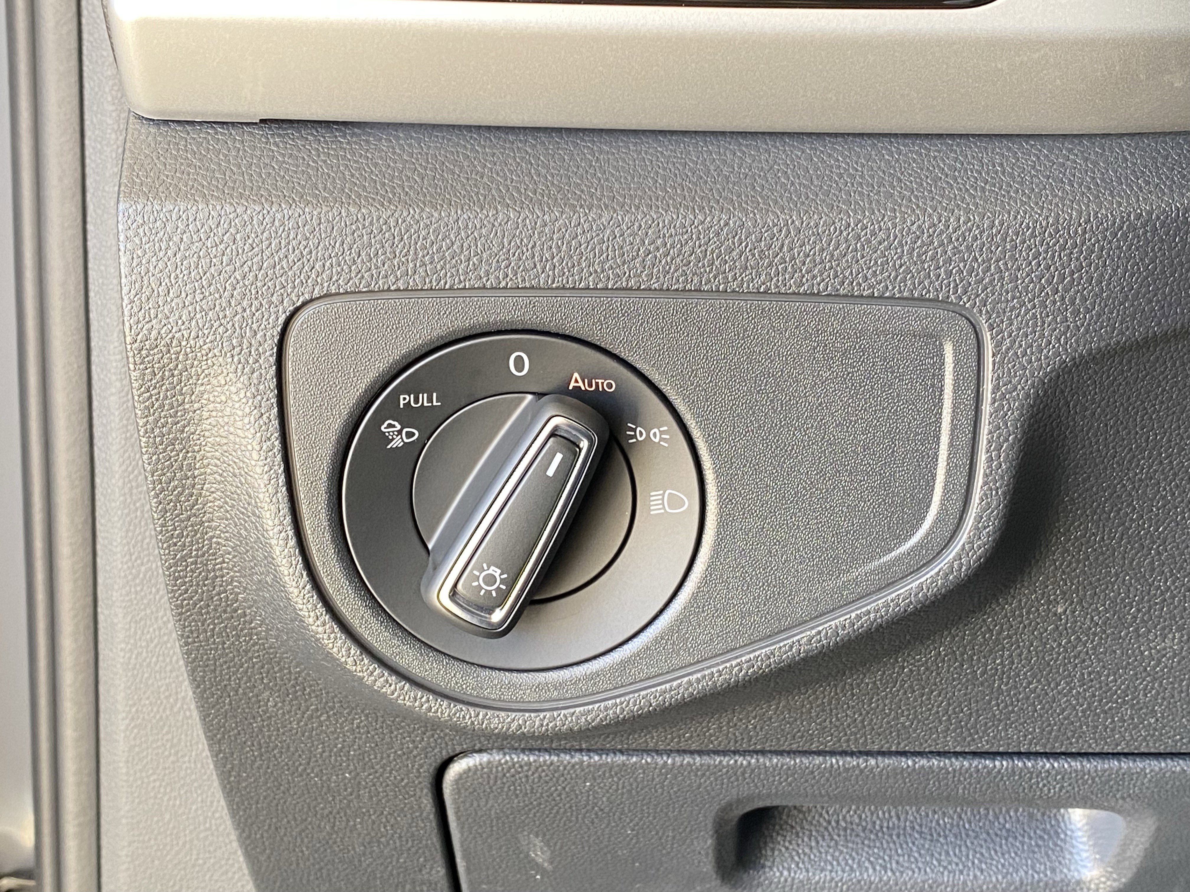 Certified 2023 Volkswagen Atlas Cross Sport SEL Premium R-Line AWD/4WD image 33