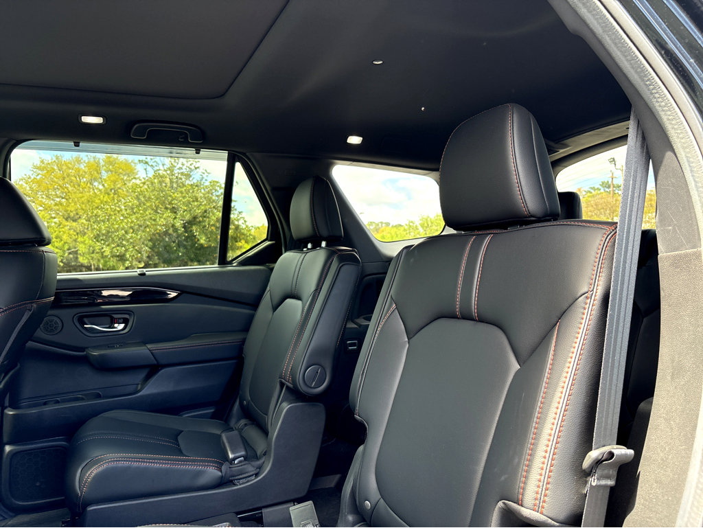 Used 2025 Honda Pilot TrailSport image 23