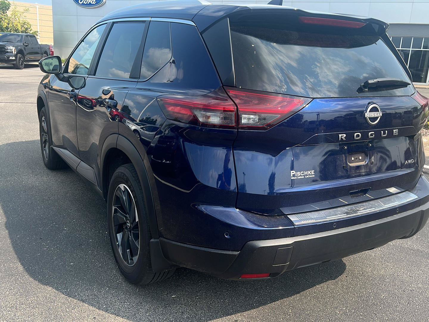 Used 2025 Nissan Rogue SV w/ SV Premium Package AWD/4WD image 8