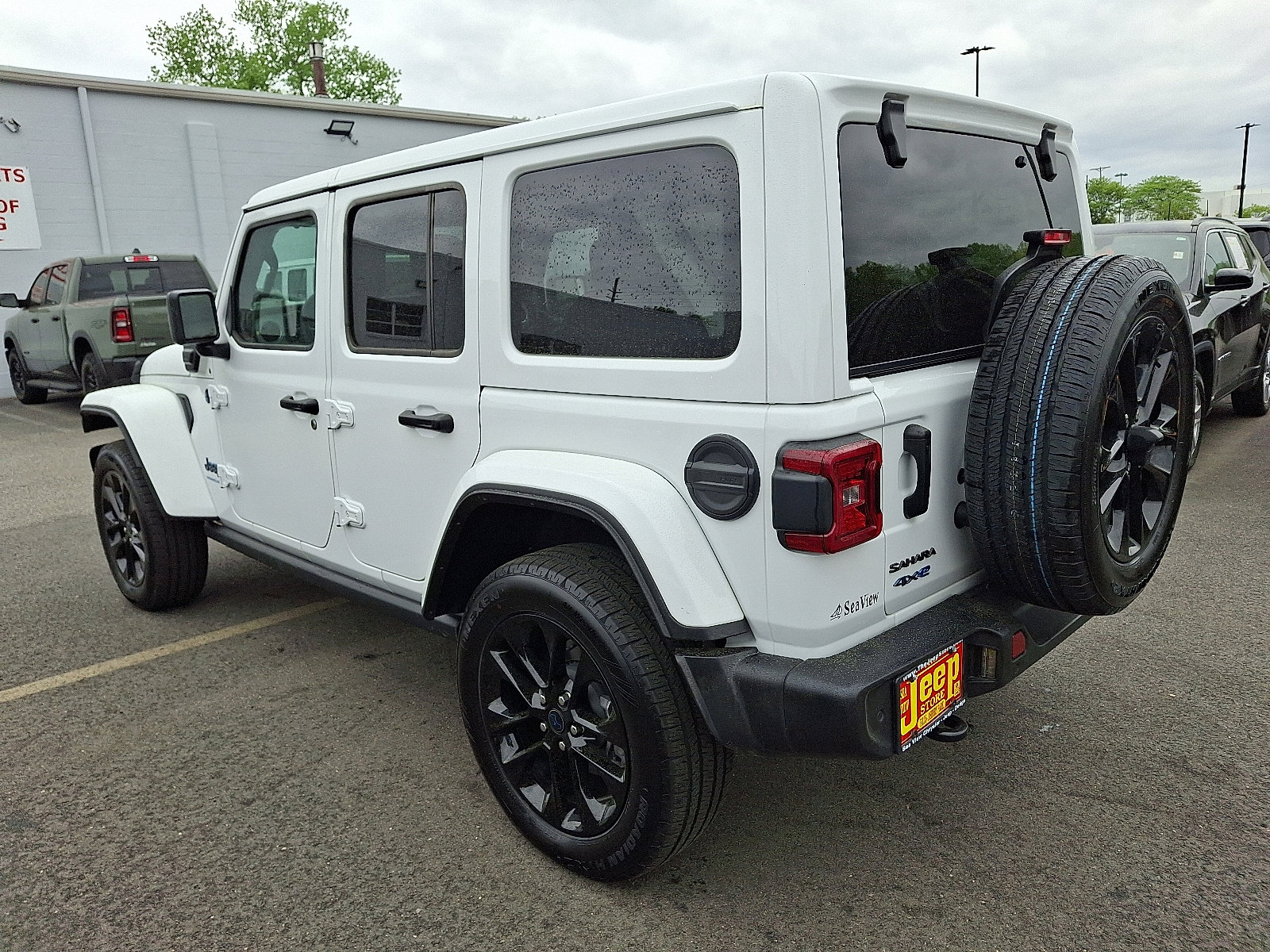 Certified 2025 Jeep Wrangler Unlimited Sahara w/ Safety Group AWD/4WD image 4