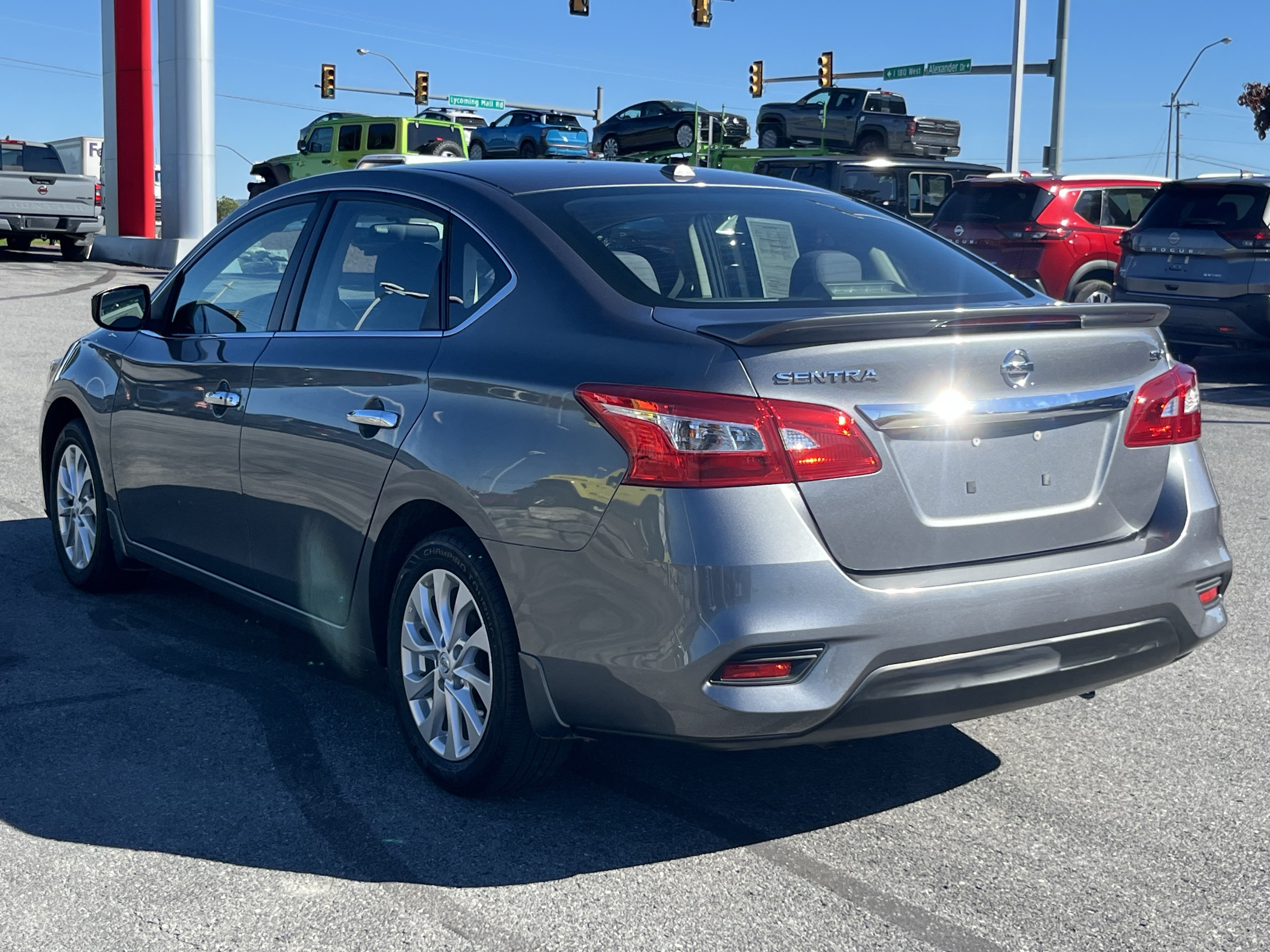 Used 2017 Nissan Sentra SV w/ Style Package FWD image 8