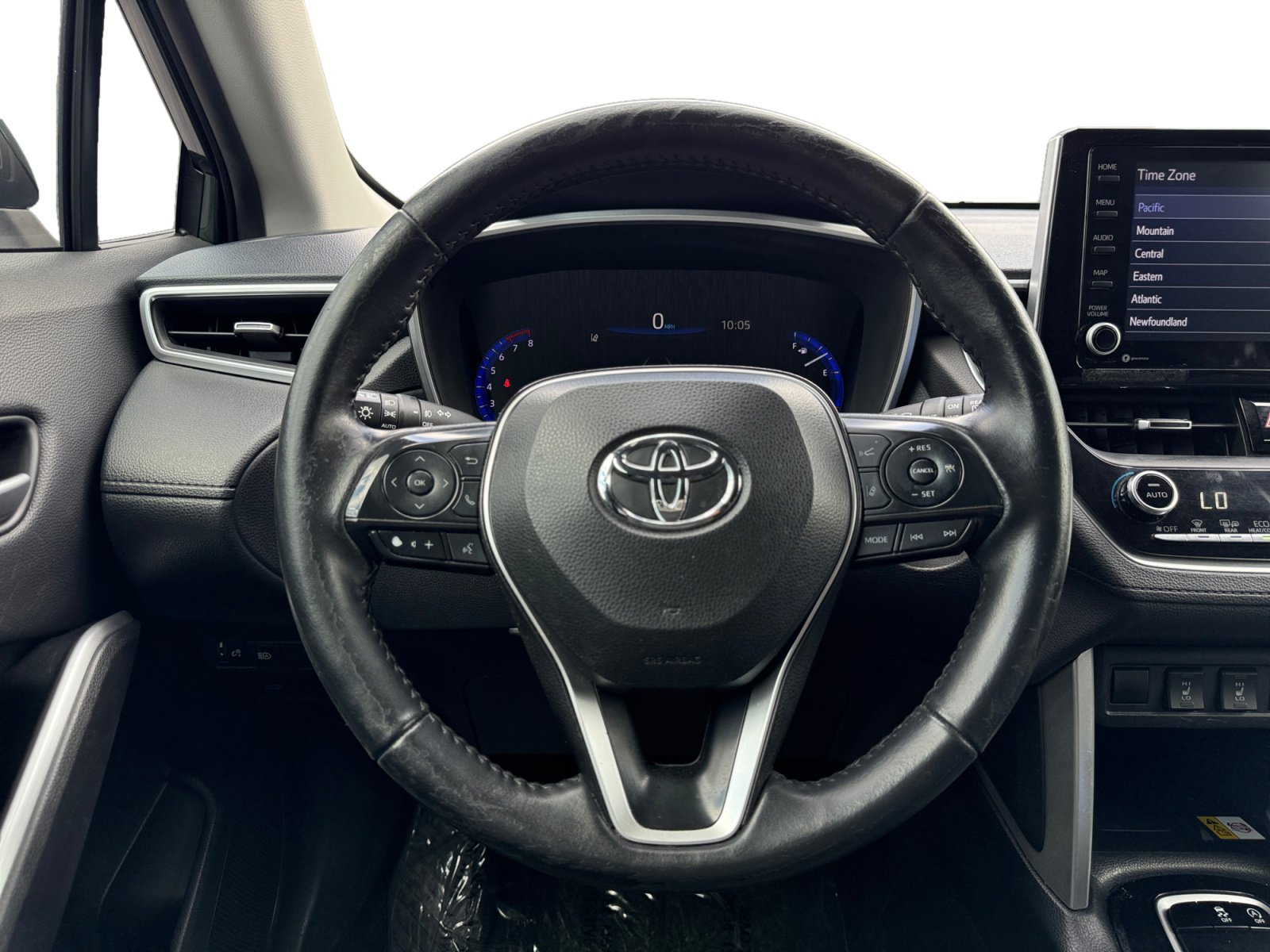 Used 2022 Toyota Corolla Cross XLE w/ Convenience Package FWD image 12