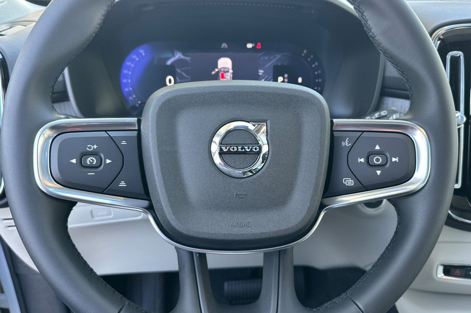 New 2026 Volvo XC40 B4 Plus w/ Climate Package FWD image 24