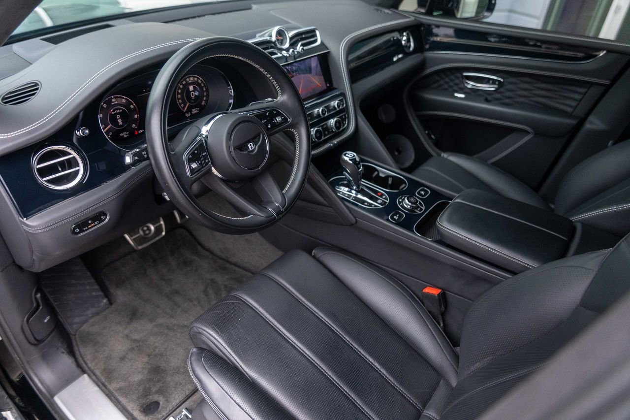 Used 2024 Bentley Bentayga AWD/4WD image 24