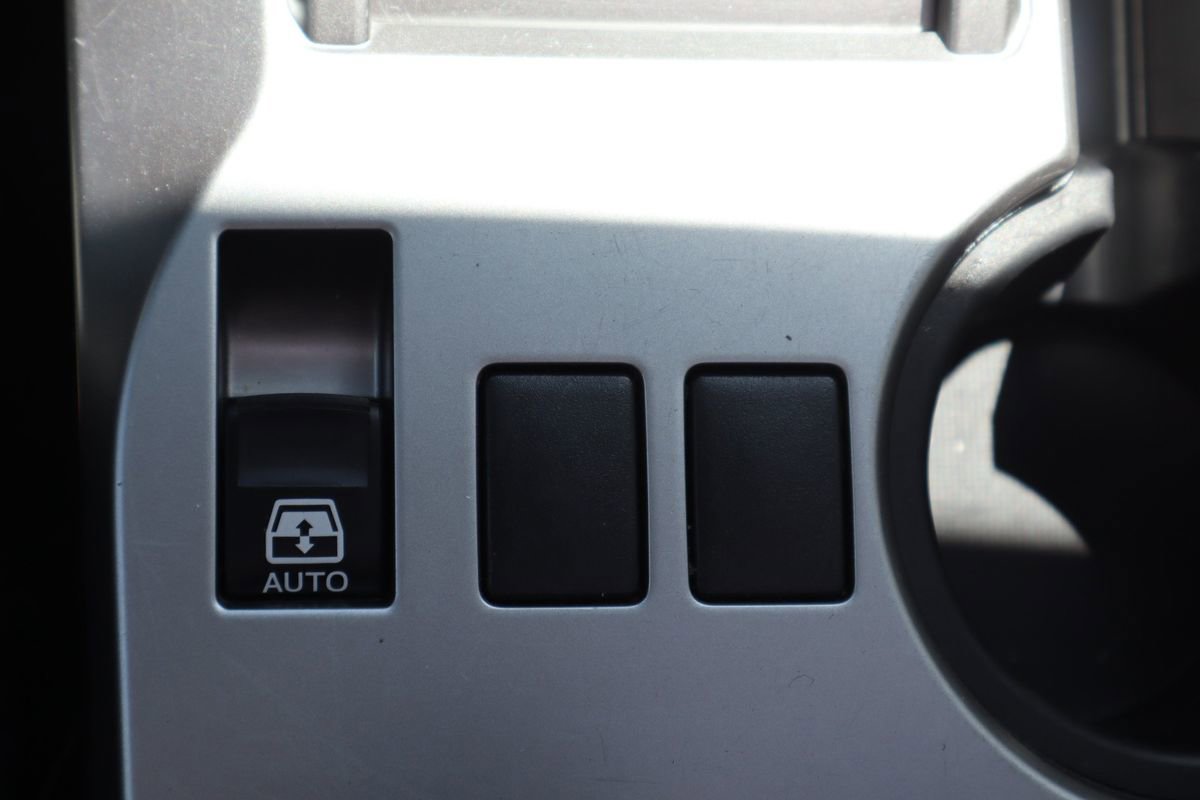 Used 2015 Toyota 4Runner Limited AWD/4WD image 17