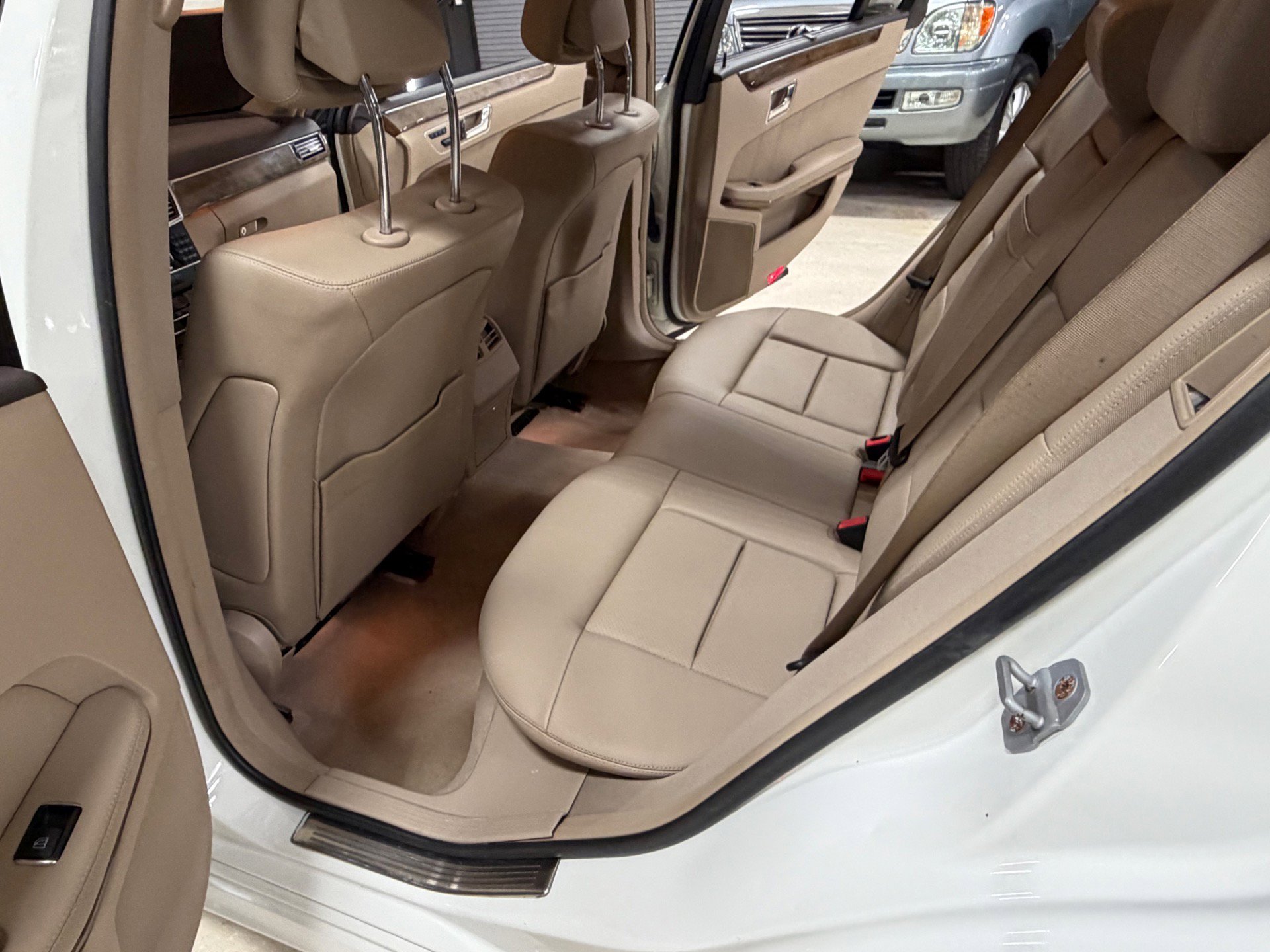 Used 2011 Mercedes-Benz E 350 4MATIC Wagon image 28