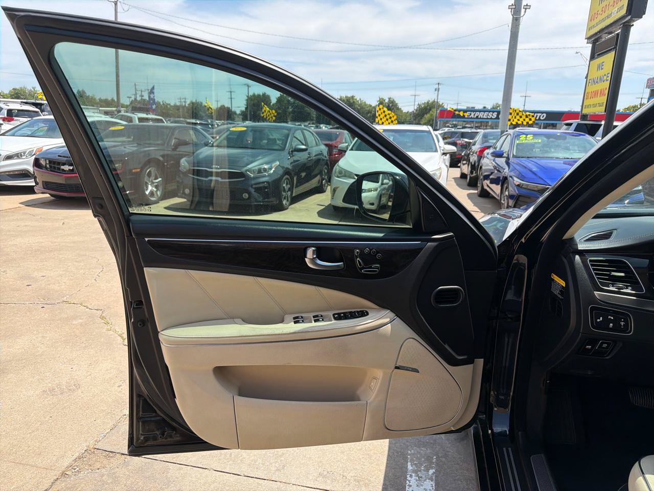 Used 2016 Hyundai Equus Signature RWD image 12