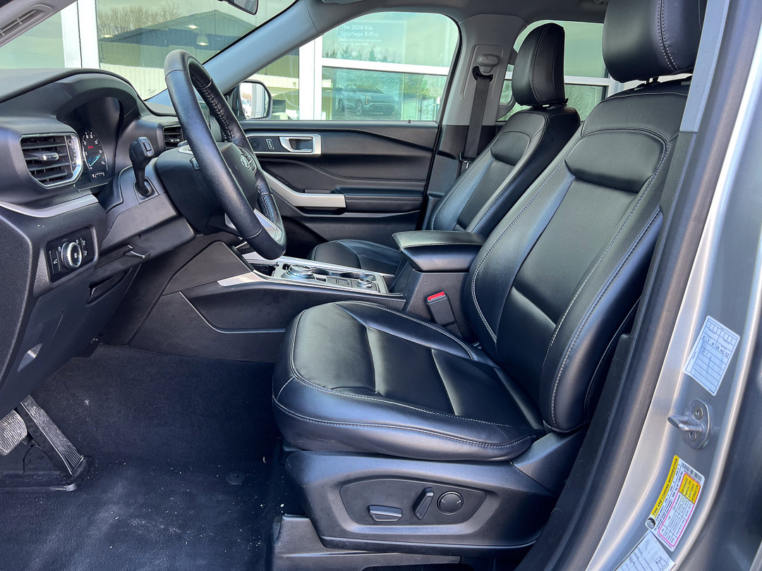 Used 2023 Ford Explorer XLT w/ Equipment Group 202A image 17