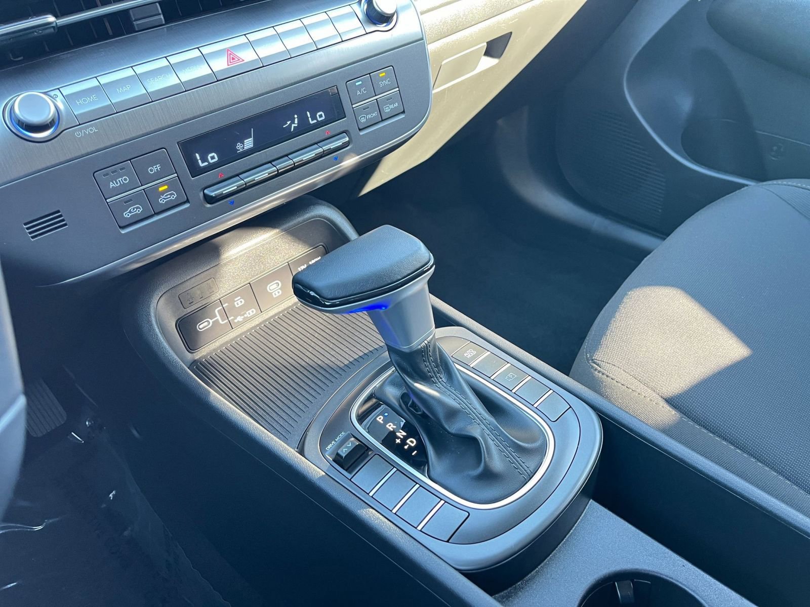 Used 2025 Volkswagen Atlas SE image 41