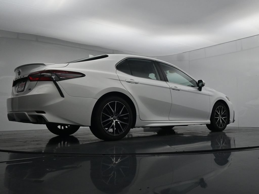 Used 2024 Toyota Camry SE w/ Cold Weather Package FWD image 37