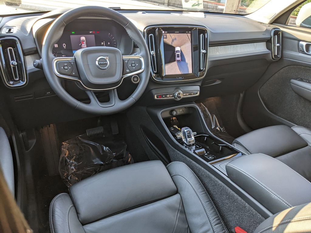 Certified 2023 Volvo XC40 B5 Plus w/ Driver Assist Package AWD/4WD image 12