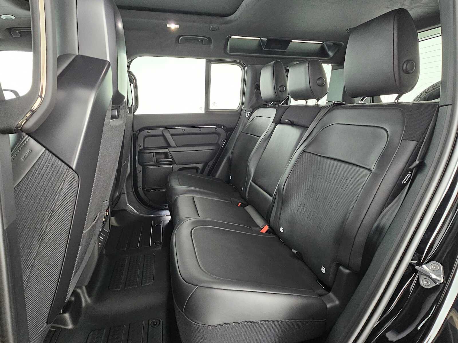 New 2026 Land Rover Defender 110 OCTA AWD/4WD image 17