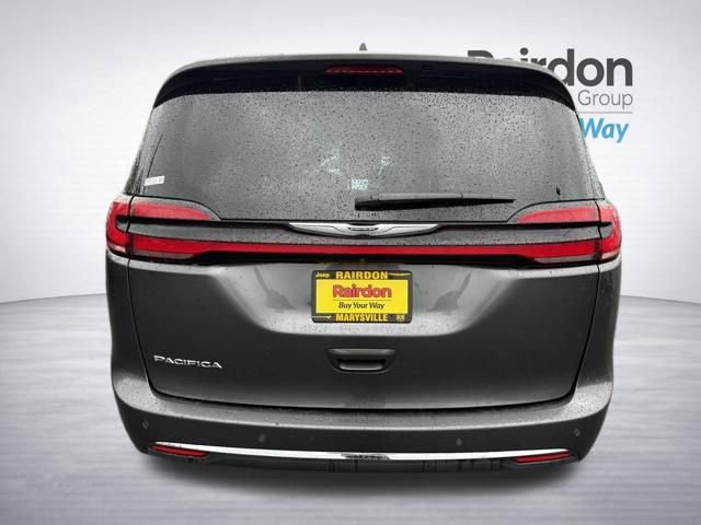 Used 2023 Chrysler Pacifica Touring-L FWD image 7