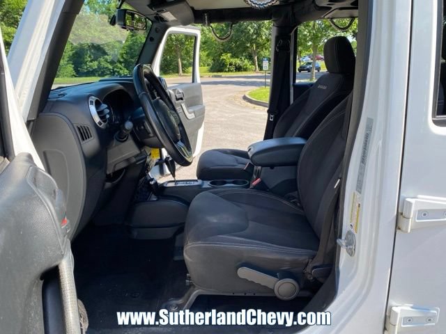 Used 2016 Jeep Wrangler Unlimited Sahara AWD/4WD image 14