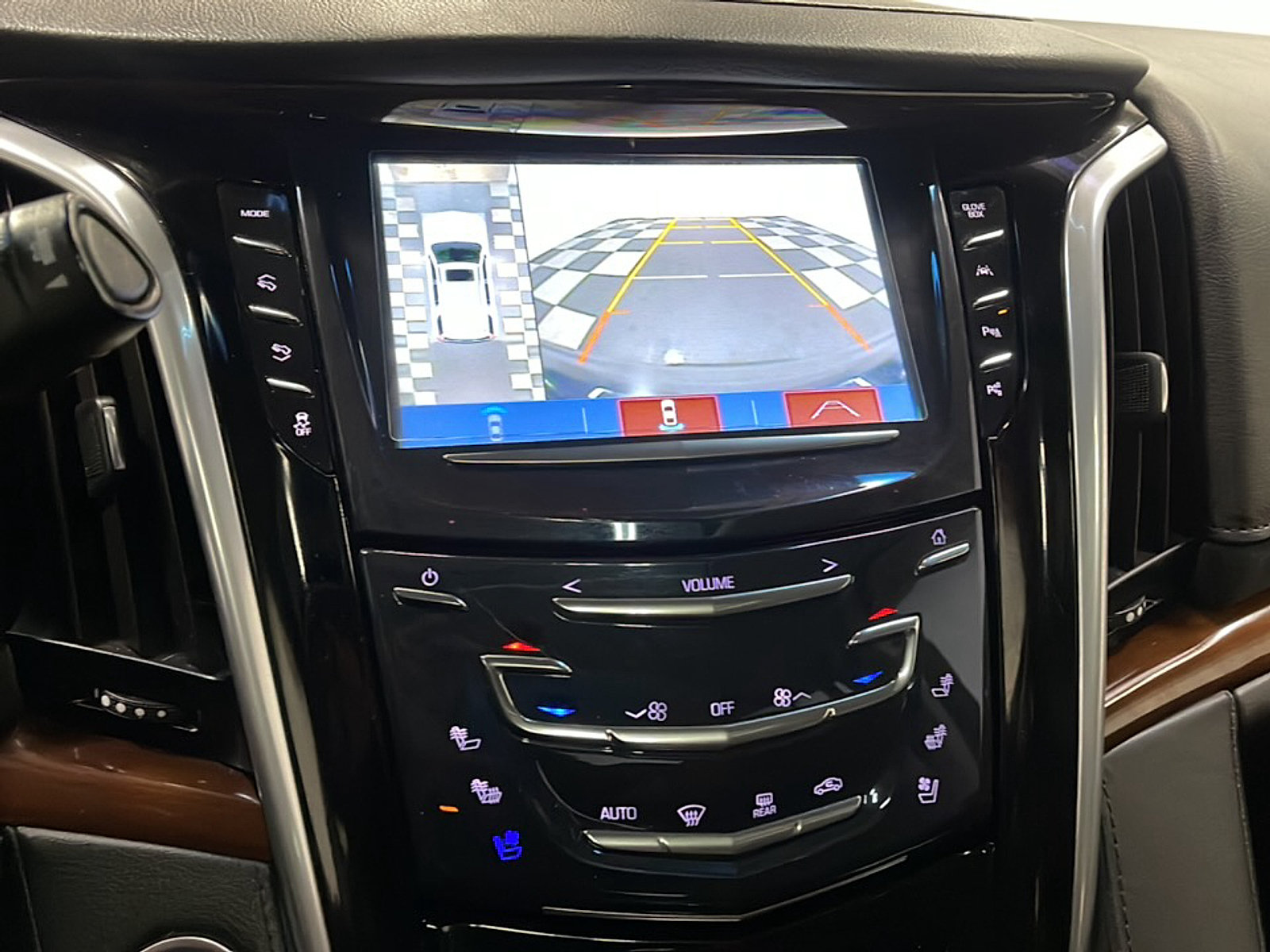 Used 2020 Cadillac Escalade Luxury w/ Escalade Sport Edition AWD/4WD image 9