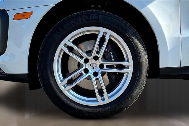 Used 2025 Porsche Macan AWD/4WD image 30