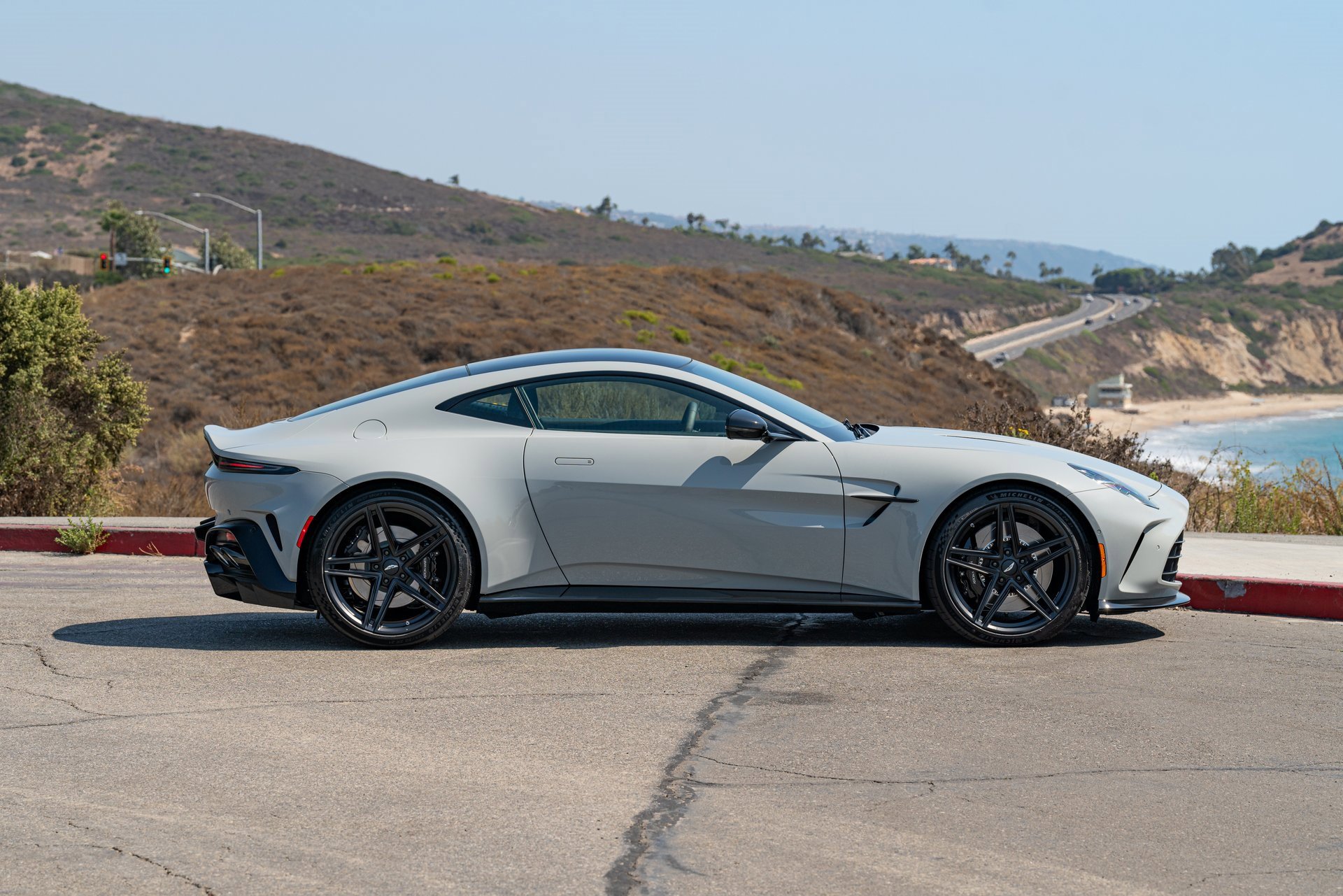 Used 2025 Aston Martin V8 Vantage Coupe image 26