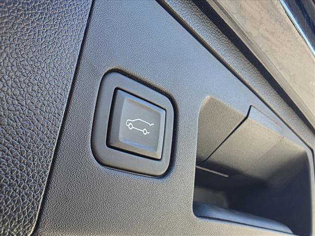 Used 2023 Cadillac XT4 Sport w/ Cold Weather Package image 27