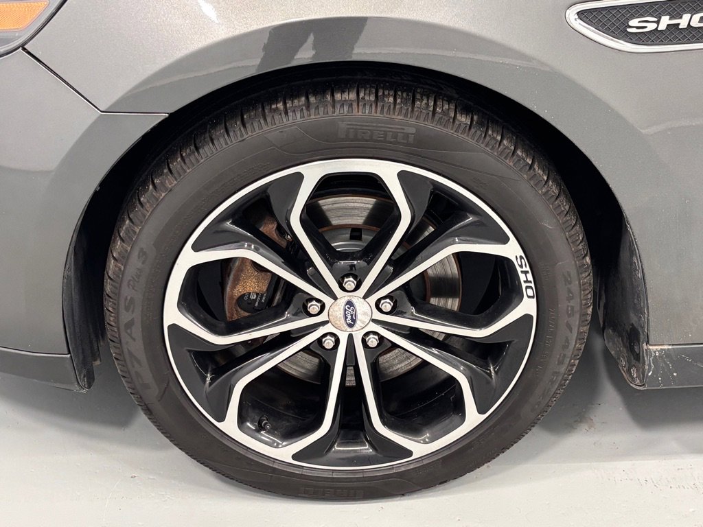 Used 2018 Ford Taurus SHO AWD/4WD image 30