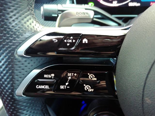 Used 2025 Mercedes-Benz GLC 43 AMG 4MATIC image 35