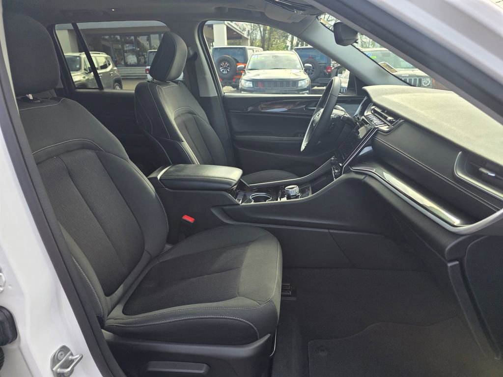 Used 2023 Jeep Grand Cherokee Laredo w/ Luxury Tech Group I image 26