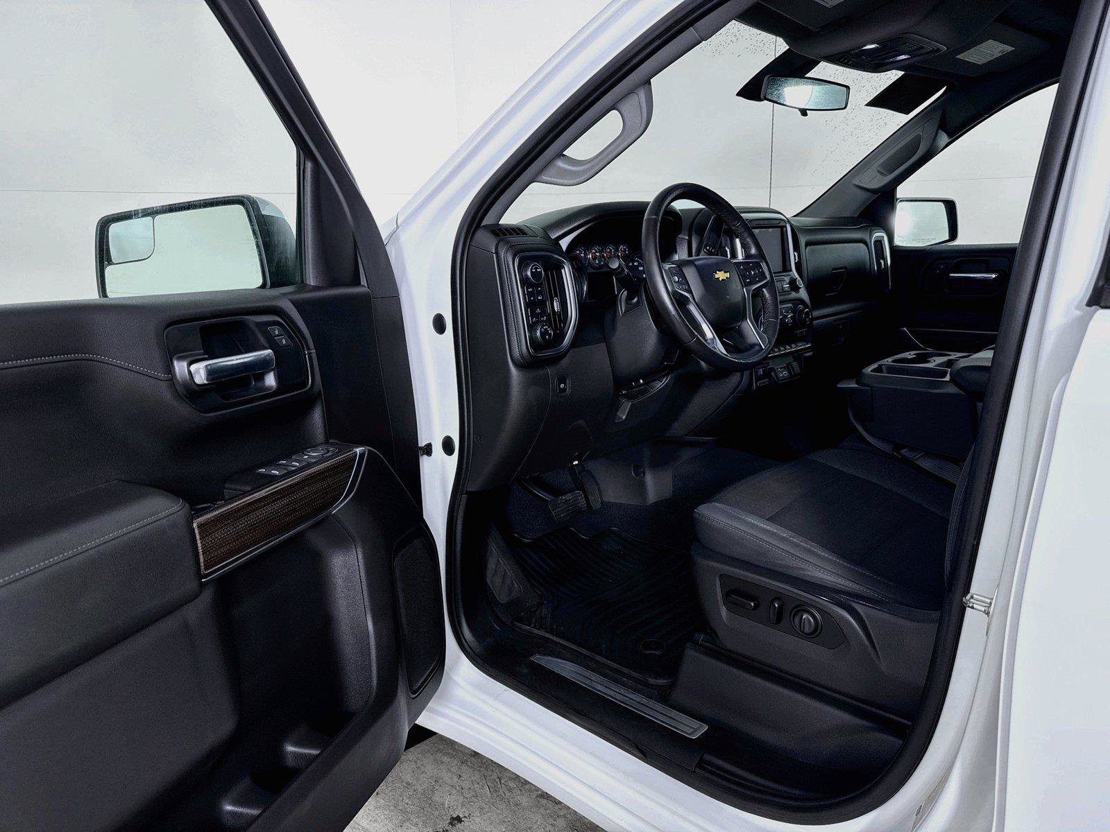 Used 2020 Chevrolet Silverado 1500 LT w/ All-Star Edition AWD/4WD image 3