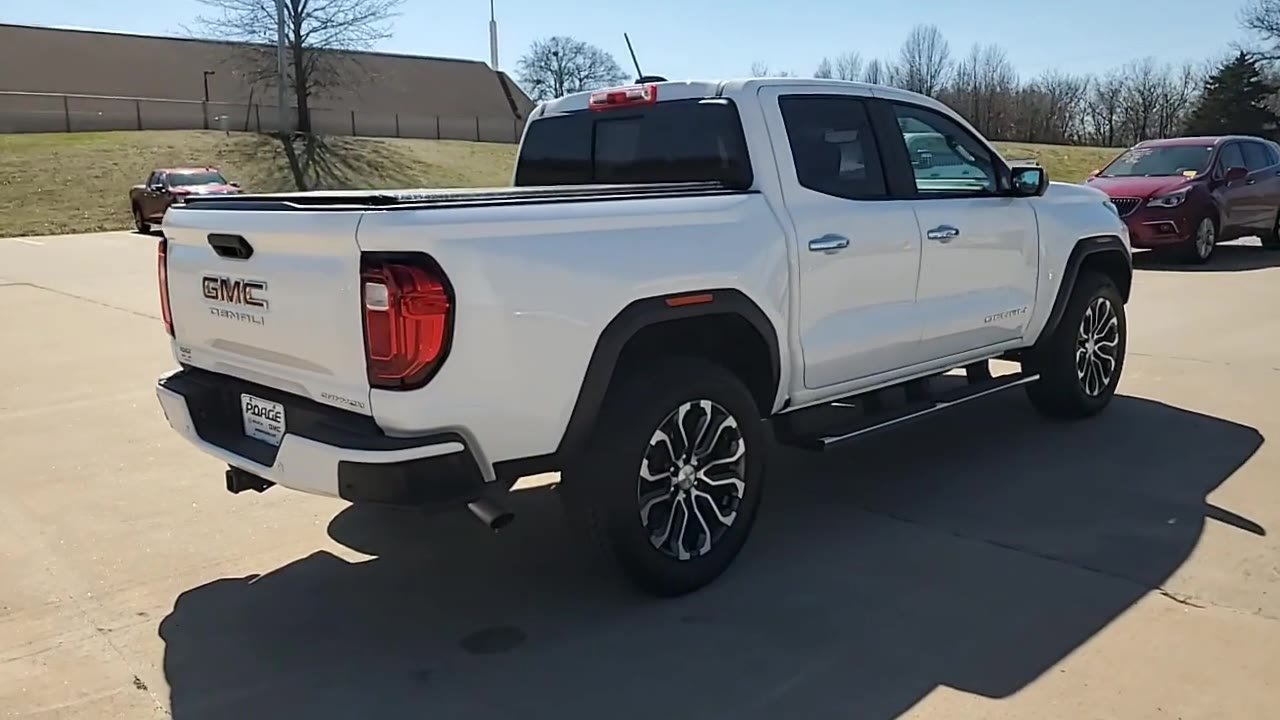 Used 2025 GMC Canyon Denali AWD/4WD image 8
