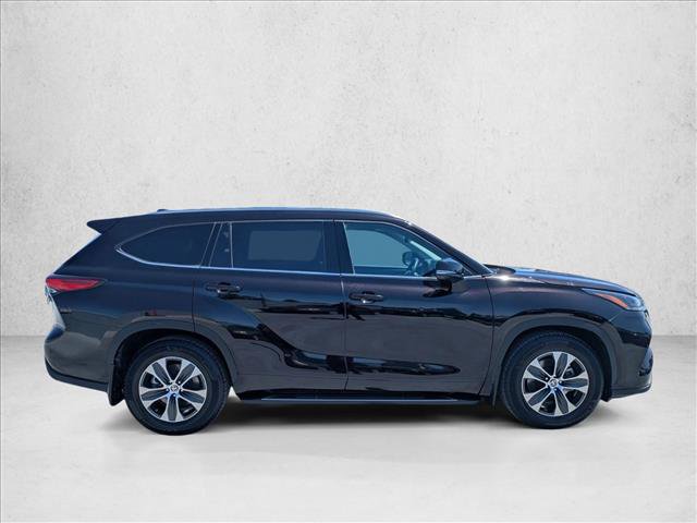 Used 2021 Toyota Highlander XLE FWD image 4