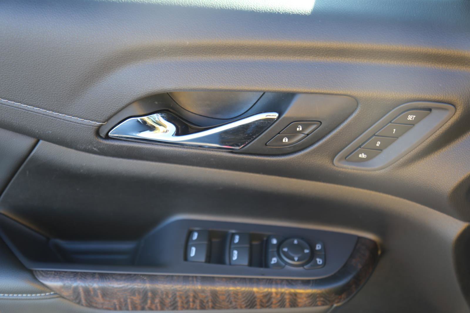 Used 2021 GMC Acadia Denali image 7