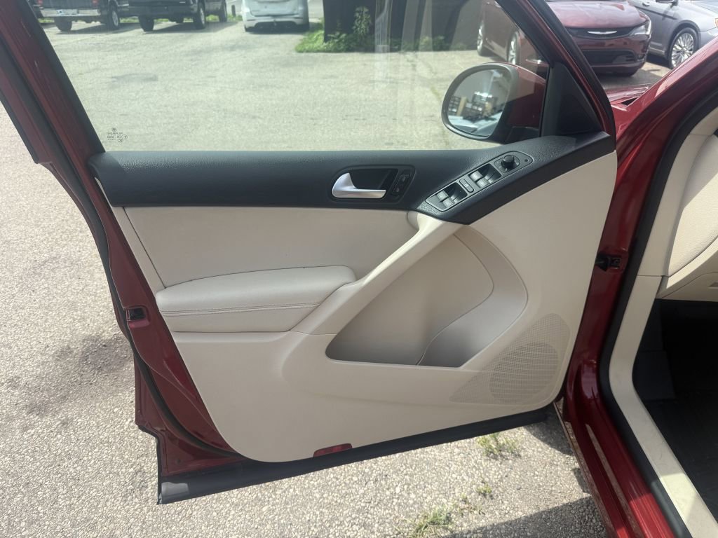 Used 2016 Volkswagen Tiguan S image 5