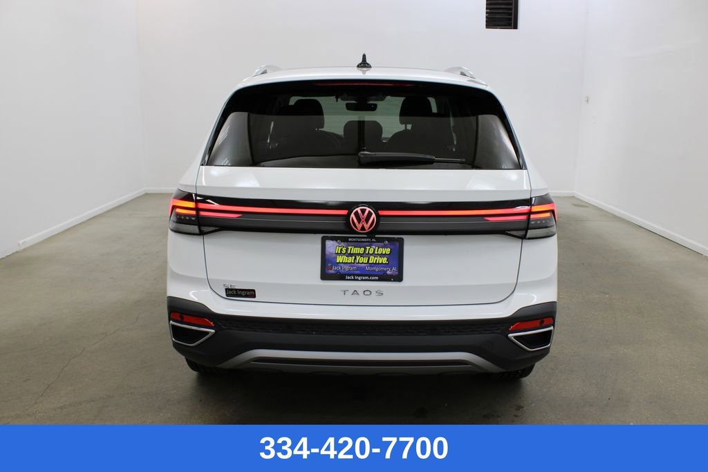 New 2026 Volkswagen Taos SE image 3