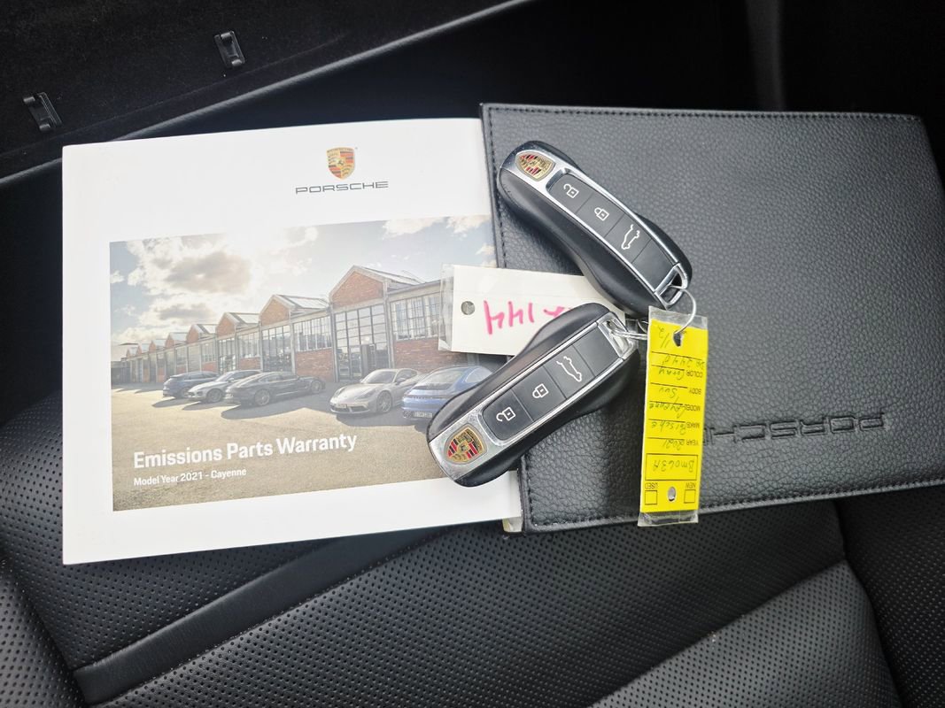 Used 2021 Porsche Cayenne E-Hybrid image 33