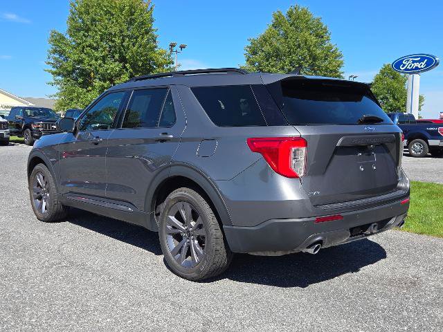 Certified 2022 Ford Explorer XLT w/ Equipment Group 202A AWD/4WD image 2