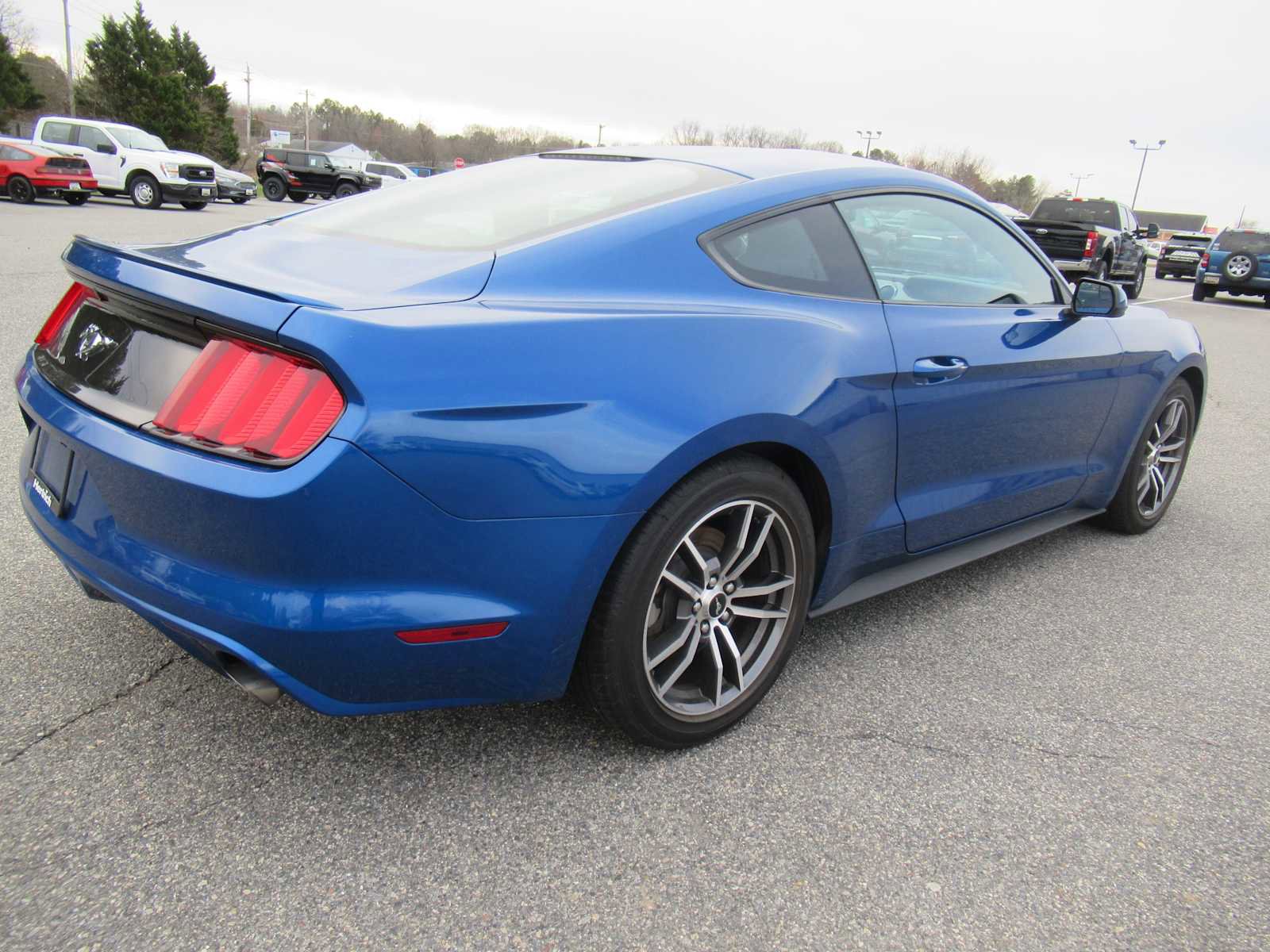 Used 2017 Ford Mustang EcoBoost image 5