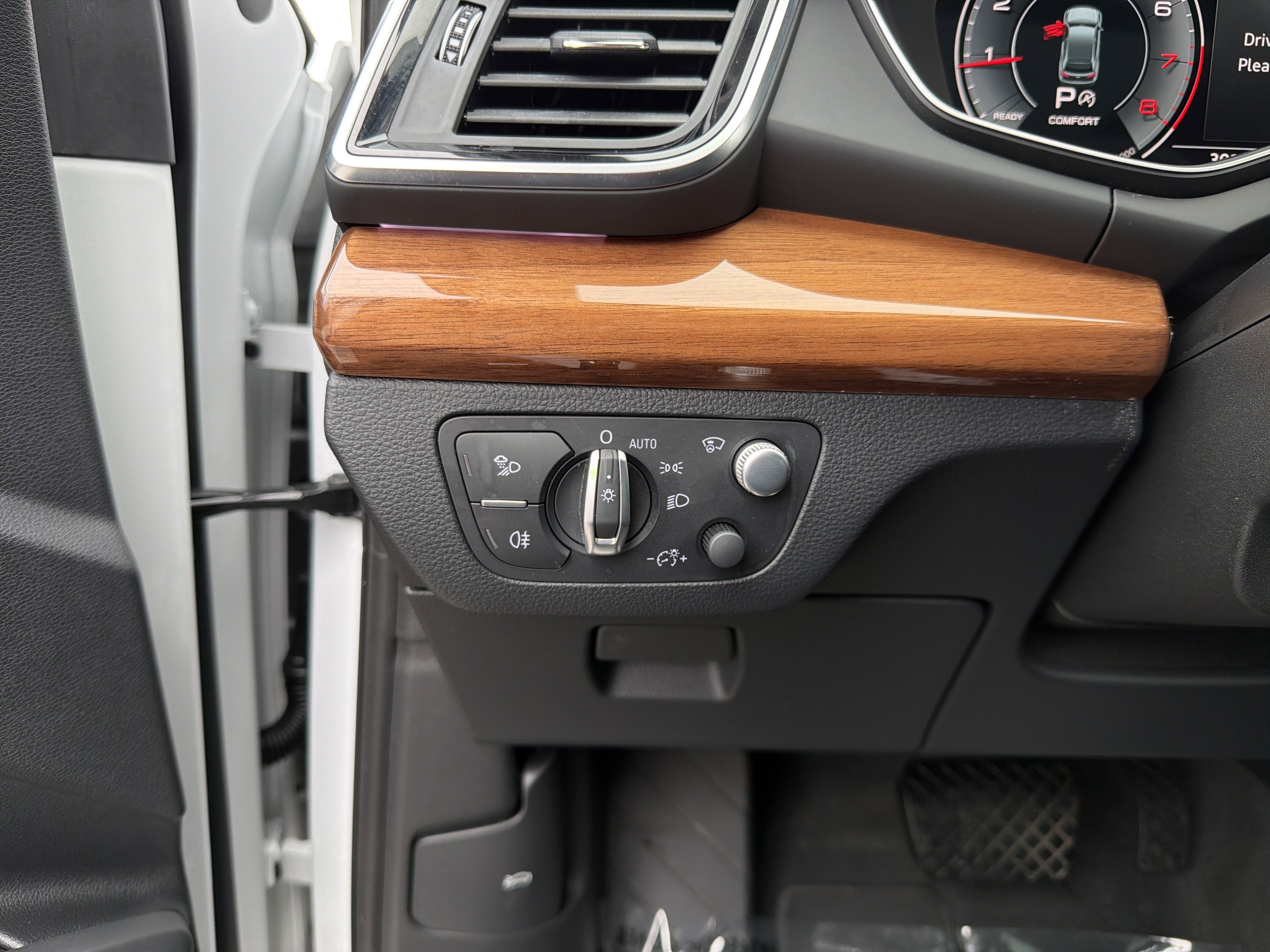 Used 2023 Audi Q5 2.0T Prestige w/ Prestige Package image 37