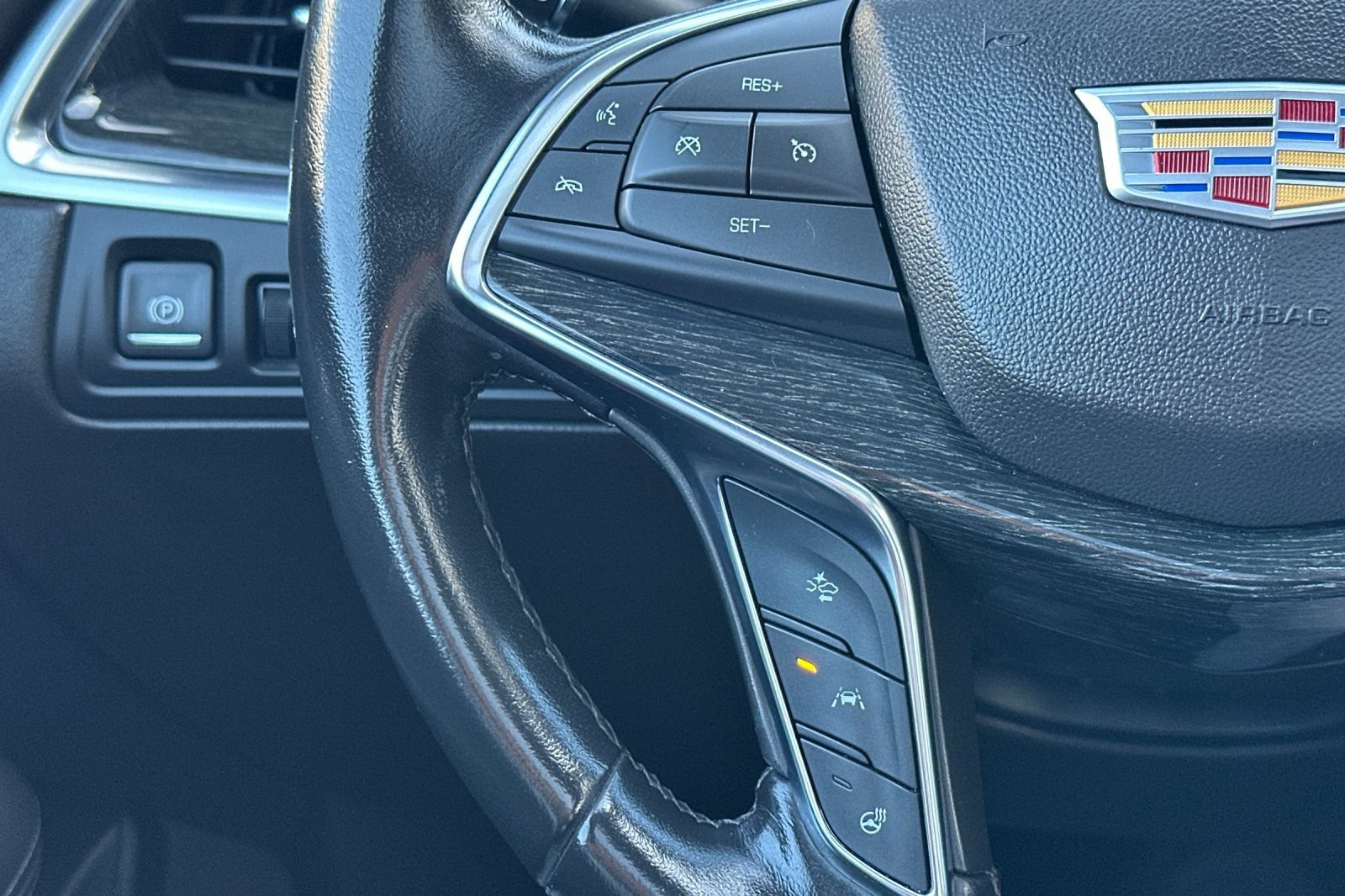 Certified 2022 Cadillac XT5 Premium Luxury FWD image 32