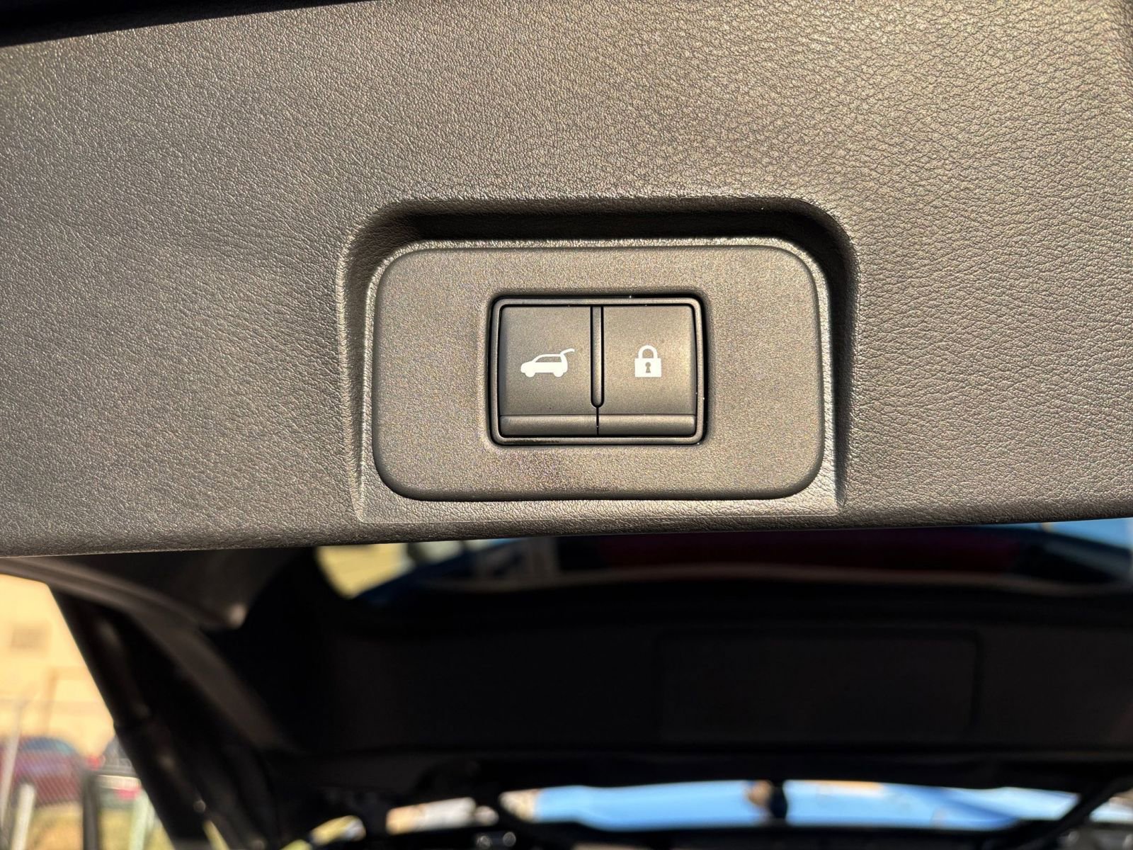 Used 2025 Nissan Rogue SV FWD image 23