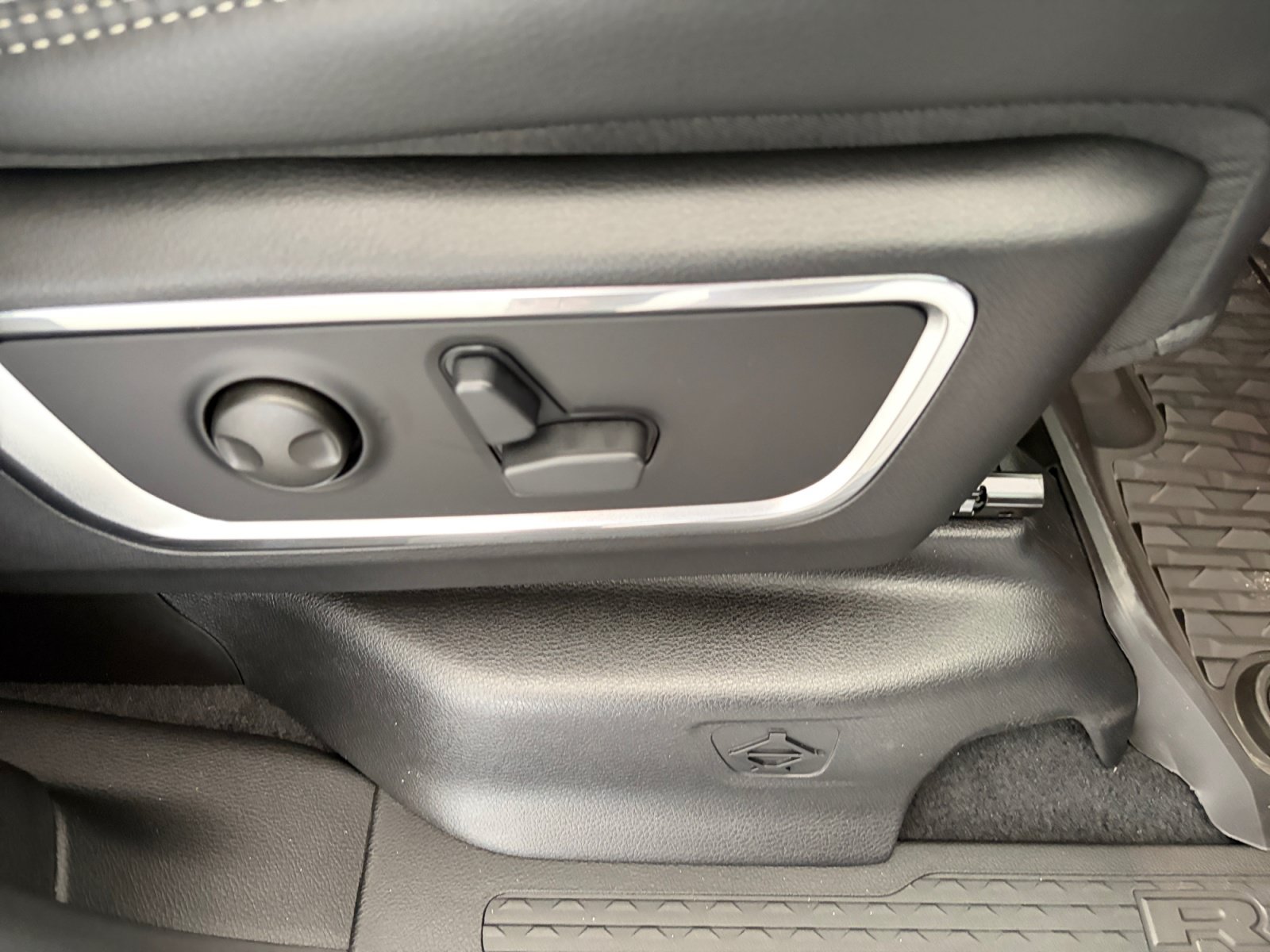 New 2026 RAM 1500 Laramie AWD/4WD image 33
