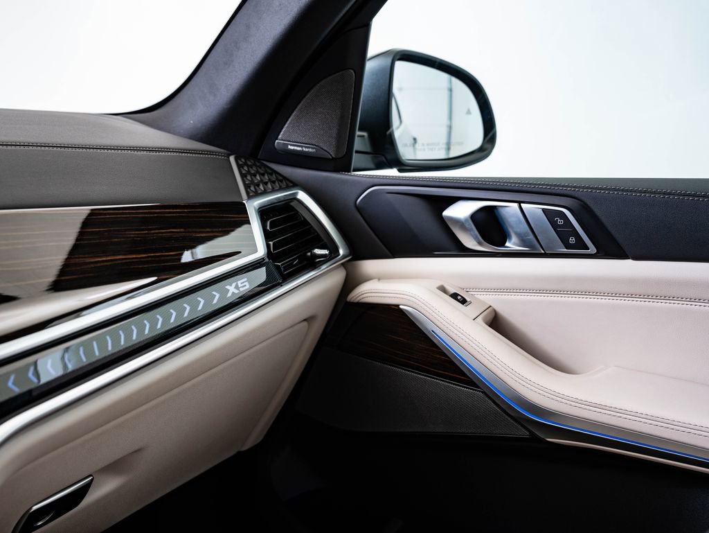 Used 2024 BMW X5 xDrive40i w/ Premium Package image 42