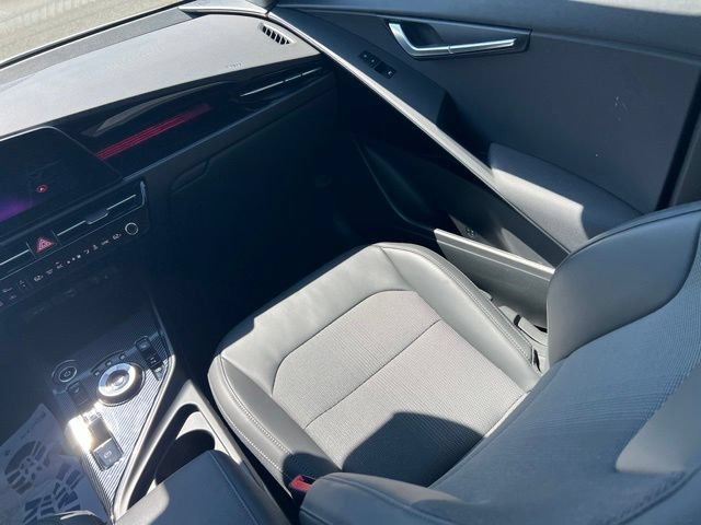 Certified 2024 Kia Niro Wind FWD image 13