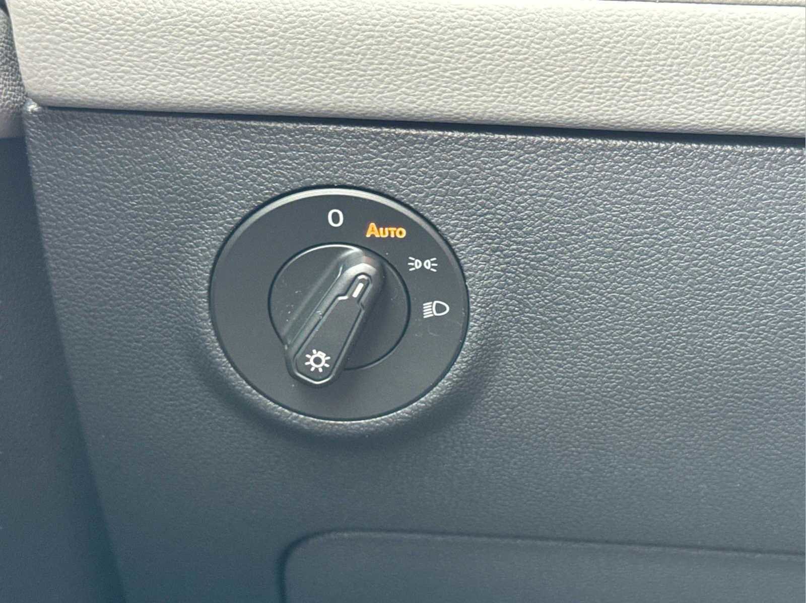 Certified 2024 Volkswagen Taos SE image 26