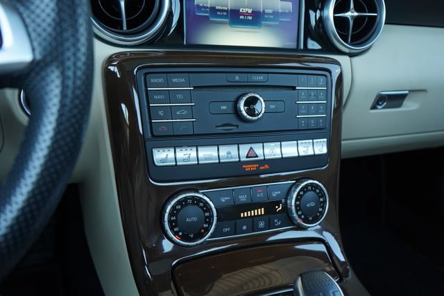 Used 2020 Mercedes-Benz SLC 300 image 29